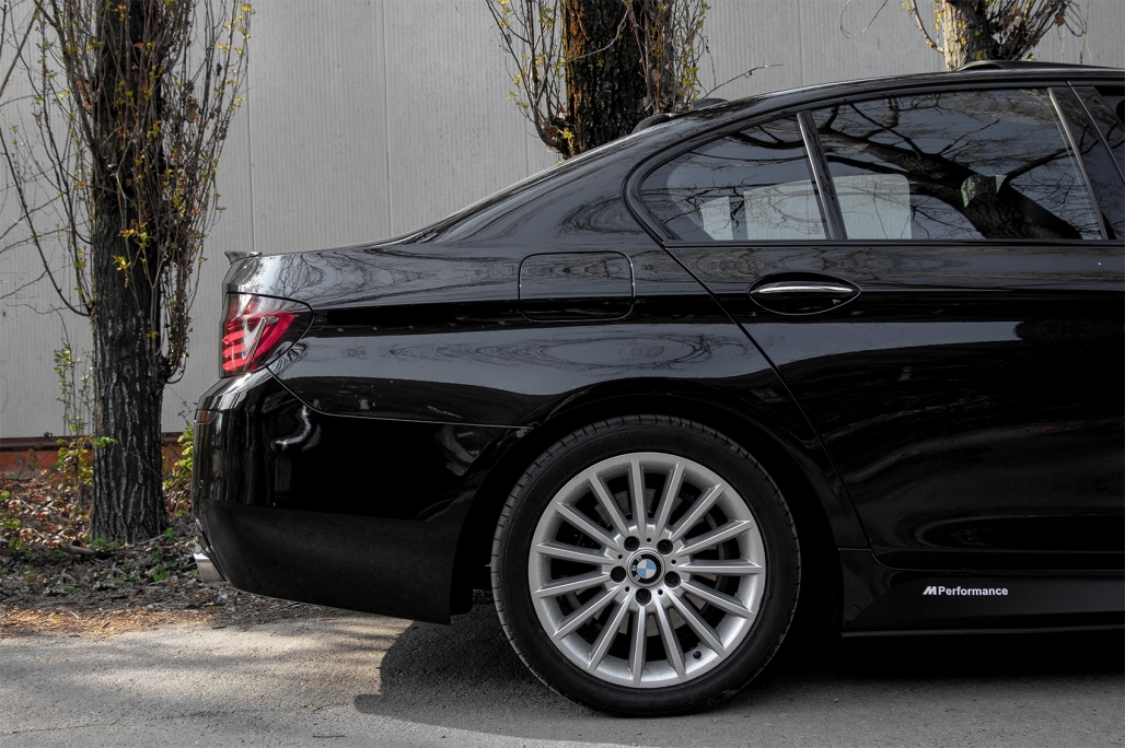 Difuzor de aer dublu de ieșire cu vârfuri de eșapament adecvate pentru BMW F10 F11 (2011-2017) Sport M-Performance 550i Design (Cod: CordBMF10MPDOTH11) thumb 10